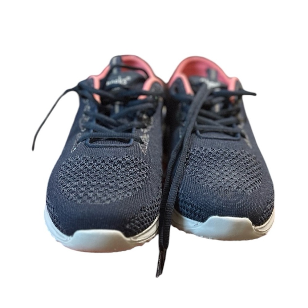 Womens cheeks sneakers size 8!
